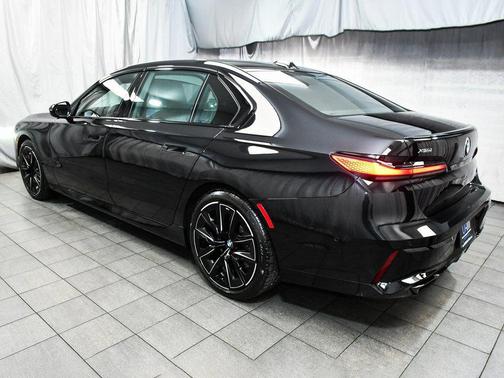 2025 BMW 760 xDrive