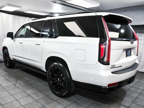 2022 Cadillac Escalade ESV Sport