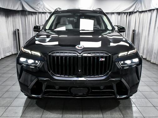 2023 BMW X7 M60i