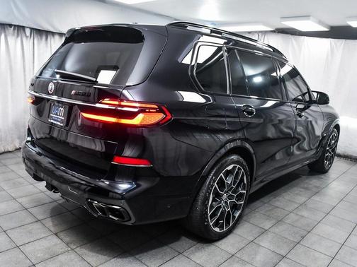 2023 BMW X7 M60i