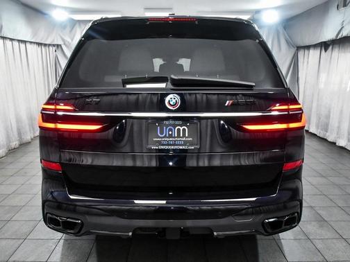 2023 BMW X7 M60i