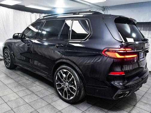 2023 BMW X7 M60i