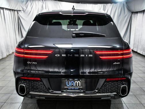 2025 Genesis GV70 2.5T