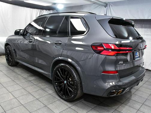 2024 BMW X5 M60i