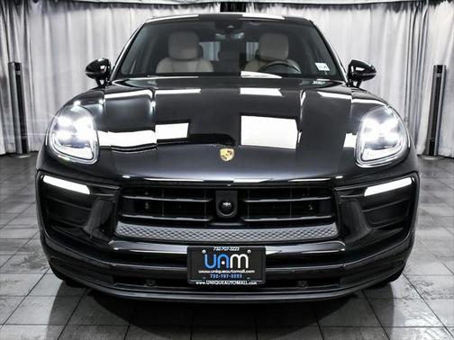 2025 Porsche Macan Base