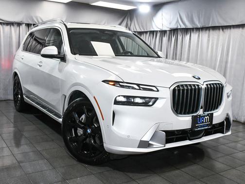 White Metallic 2026 BMW X7 xDrive40i