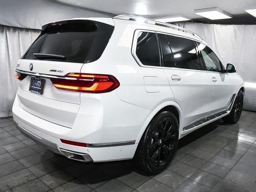 White Metallic 2026 BMW X7 xDrive40i