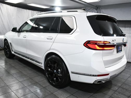 White Metallic 2026 BMW X7 xDrive40i