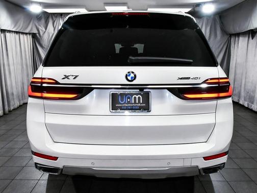 2025 BMW X7 xDrive40i