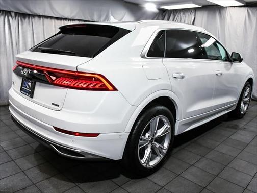 2022 Audi Q8 55 Premium Plus