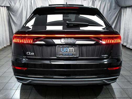 Mythos Black Metallic 2023 Audi Q8 55 Premium Plus