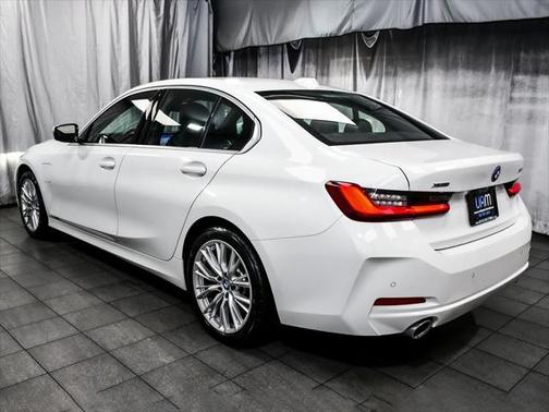 2024 BMW 330e xDrive