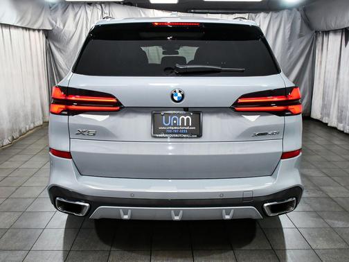 Gray 2026 BMW X5 xDrive40i