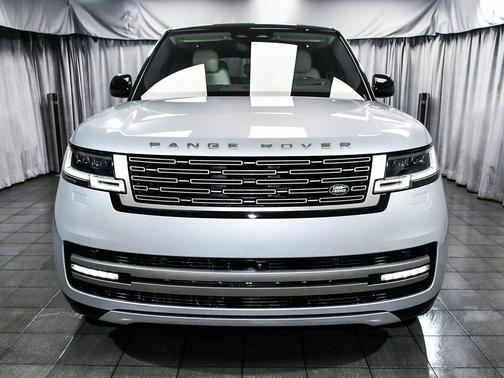 2025 Land Rover Range Rover P550e SE SWB