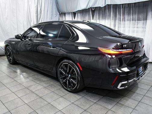 Black Sapphire Metallic 2024 BMW i7 M70