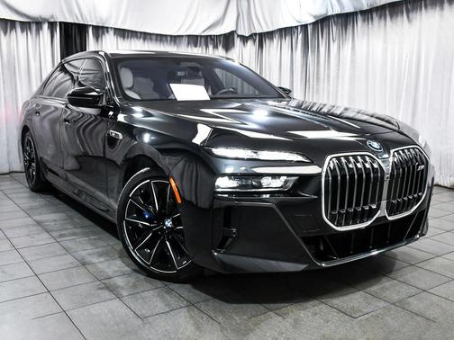 Black Sapphire Metallic 2024 BMW i7 M70