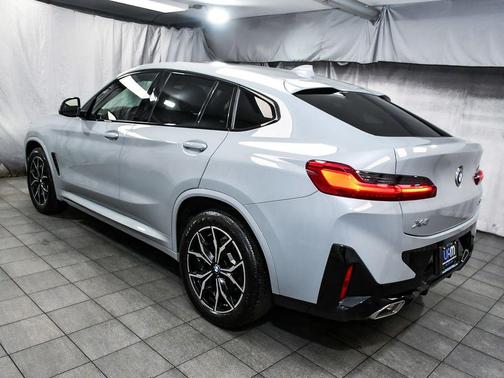 2023 BMW X4 xDrive30i