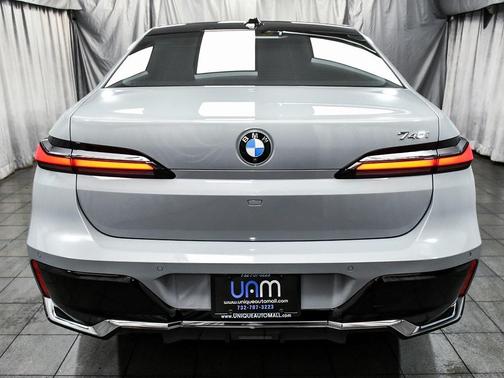 2025 BMW 740 i