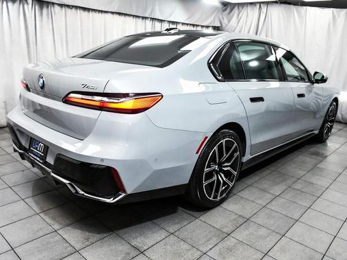 2025 BMW 740 i