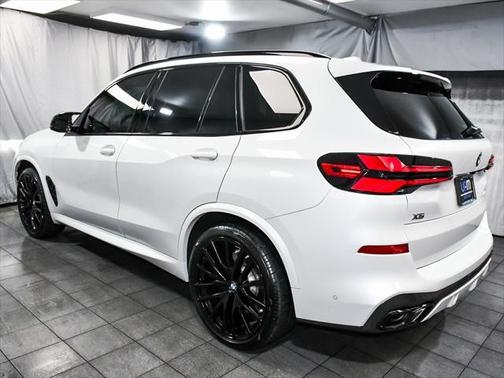 2024 BMW X5 M60i