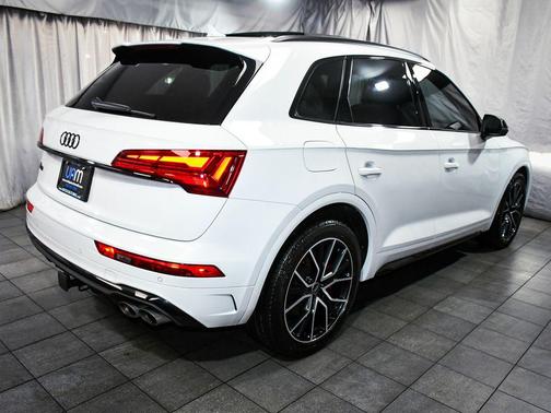 Glacier White Metallic 2023 Audi SQ5 3.0T Premium Plus