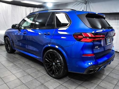 2024 BMW X5 M60i