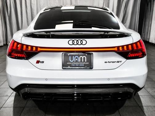 2023 Audi RS e-tron GT Base