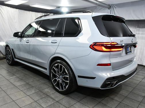 Brooklyn Grey Metallic 2026 BMW X7 M60i