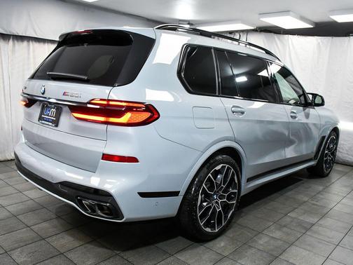 Brooklyn Grey Metallic 2026 BMW X7 M60i