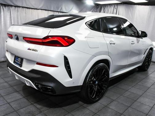 2021 BMW X6 M50i