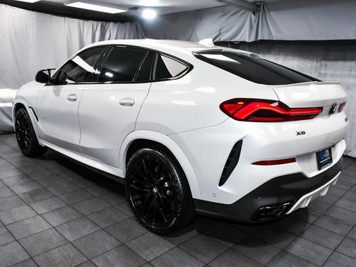 2021 BMW X6 M50i
