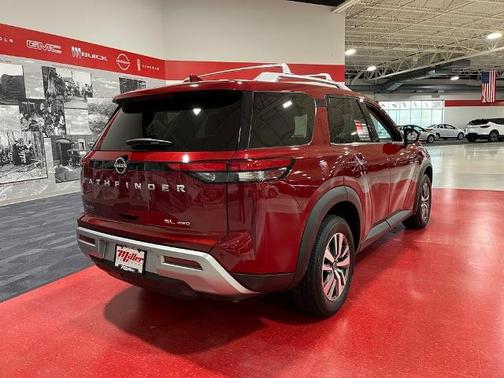 2023 Nissan Pathfinder SL