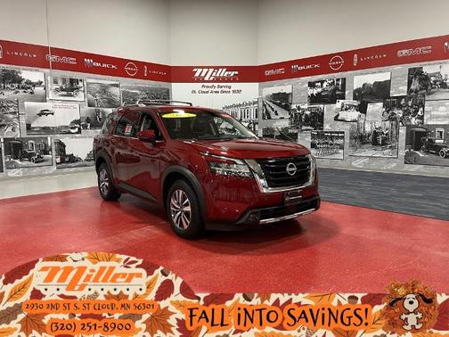 2023 Nissan Pathfinder SL