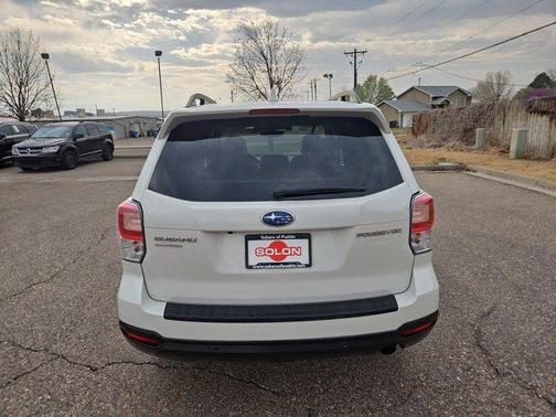 Crystal White Pearl 2018 Subaru Forester 2.5i Touring