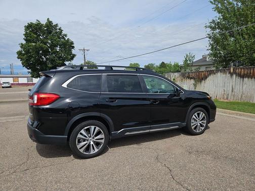 Crystal Black Silica 2022 Subaru Ascent Limited 7-Passenger