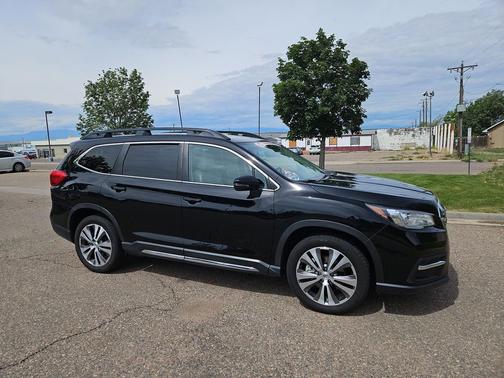 Crystal Black Silica 2022 Subaru Ascent Limited 7-Passenger