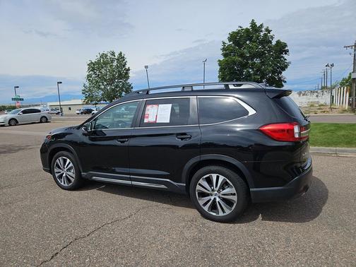 Crystal Black Silica 2022 Subaru Ascent Limited 7-Passenger