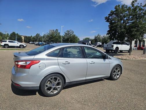 Ingot Silver Metallic 2014 Ford Focus SE