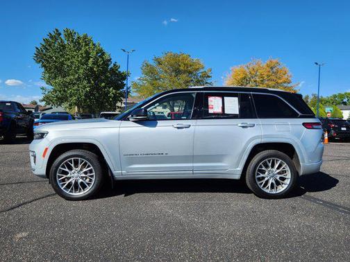 2022 Jeep Grand Cherokee Summit