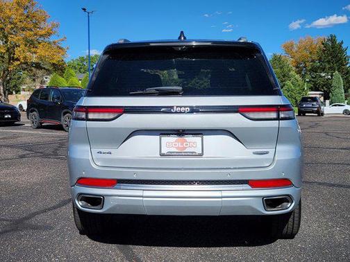 2022 Jeep Grand Cherokee Summit