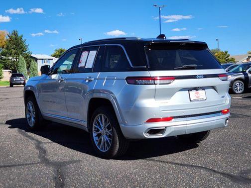 2022 Jeep Grand Cherokee Summit