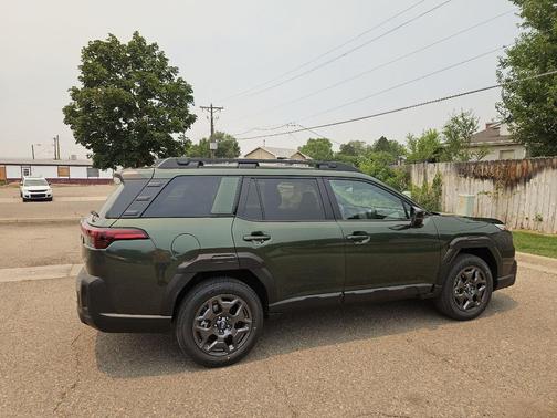 Deep Emerald Green Pearl 2026 Subaru Outback Premium