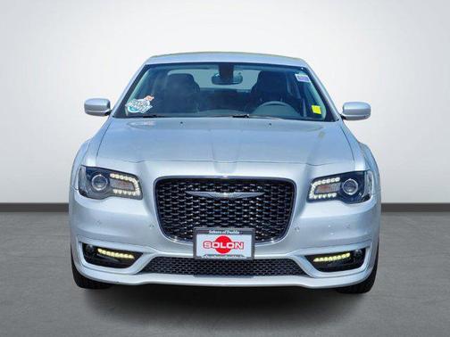 2023 Chrysler 300 Touring