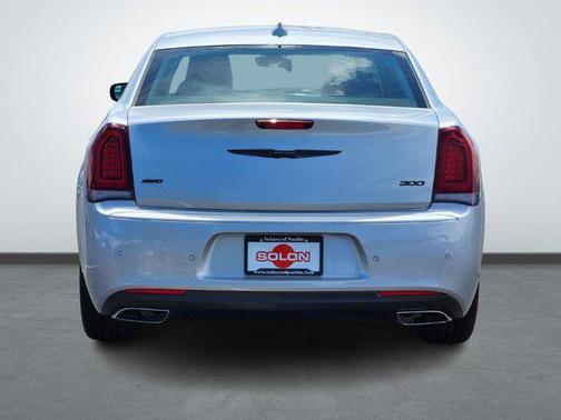 2023 Chrysler 300 Touring