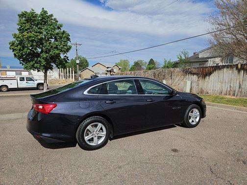 Dark Ash Metallic 2022 Chevrolet Malibu 1LS