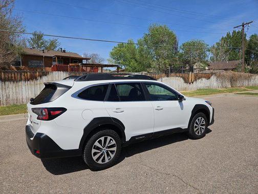 Crystal White Pearl 2024 Subaru Outback Premium
