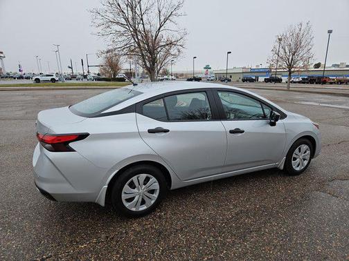 2022 Nissan Versa 1.6 S