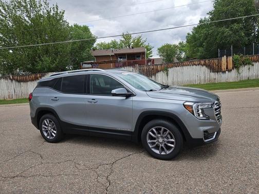 Sterling Metallic 2023 GMC Terrain SLT