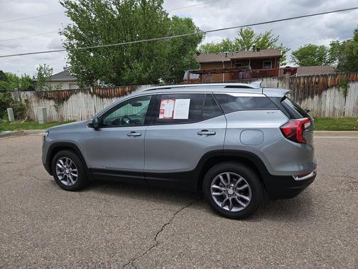 Sterling Metallic 2023 GMC Terrain SLT