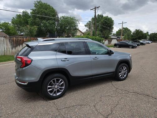 Sterling Metallic 2023 GMC Terrain SLT